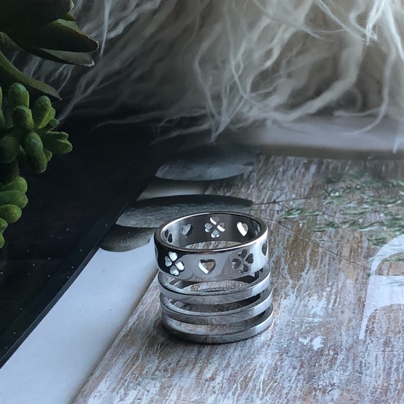 Silver Ring Heart Four Leaf Clover Size 9 flowers - Picture 4 of 7